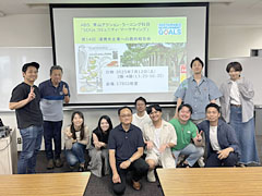 受講生メンバー全員の教室での集合写真