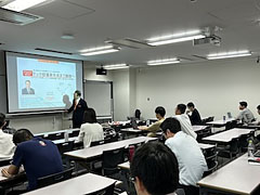 企業分析とファンド・マネジメント・シミュレーション 講義の様子2